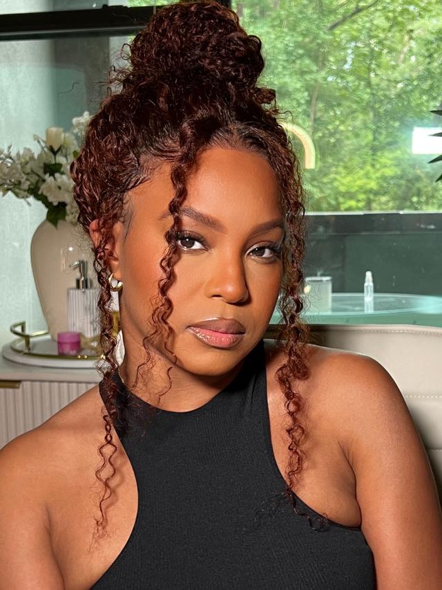 UNice 7x5 Bye-Bye Knots™ Wig Glueless Lace Reddish Brown Curly Trendy Color Wig With Bleached Knots