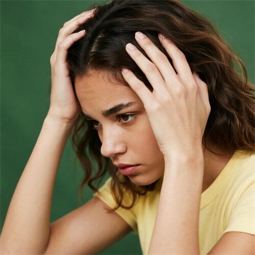 How Long Should I Wait When Bleaching Hair?