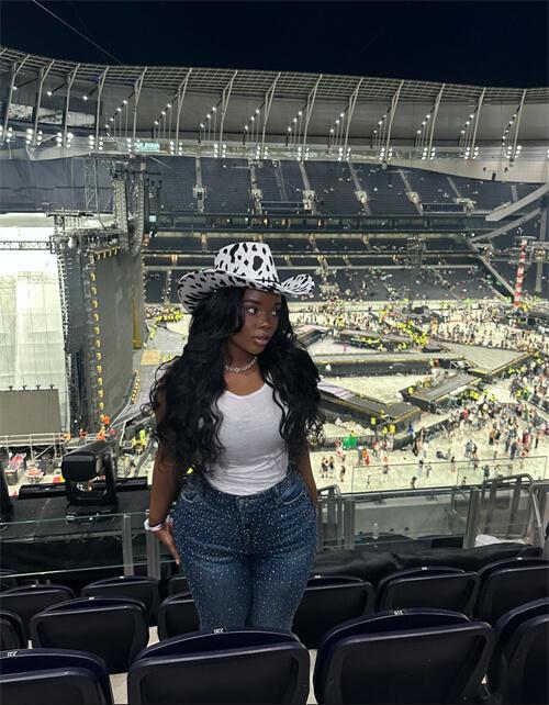 UNice glueless lace wig worn by influencer @tawanatr